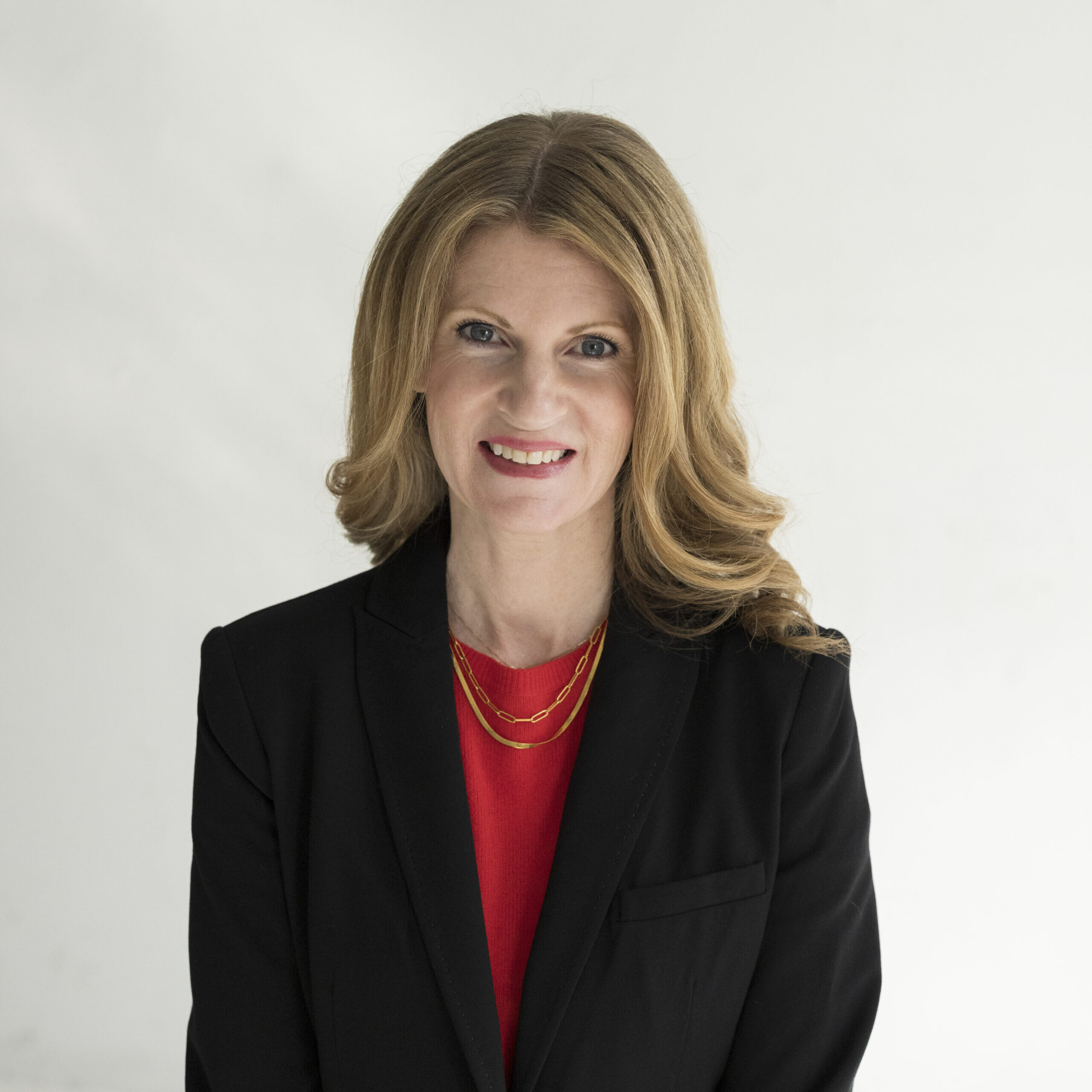 headshot of team member lauren