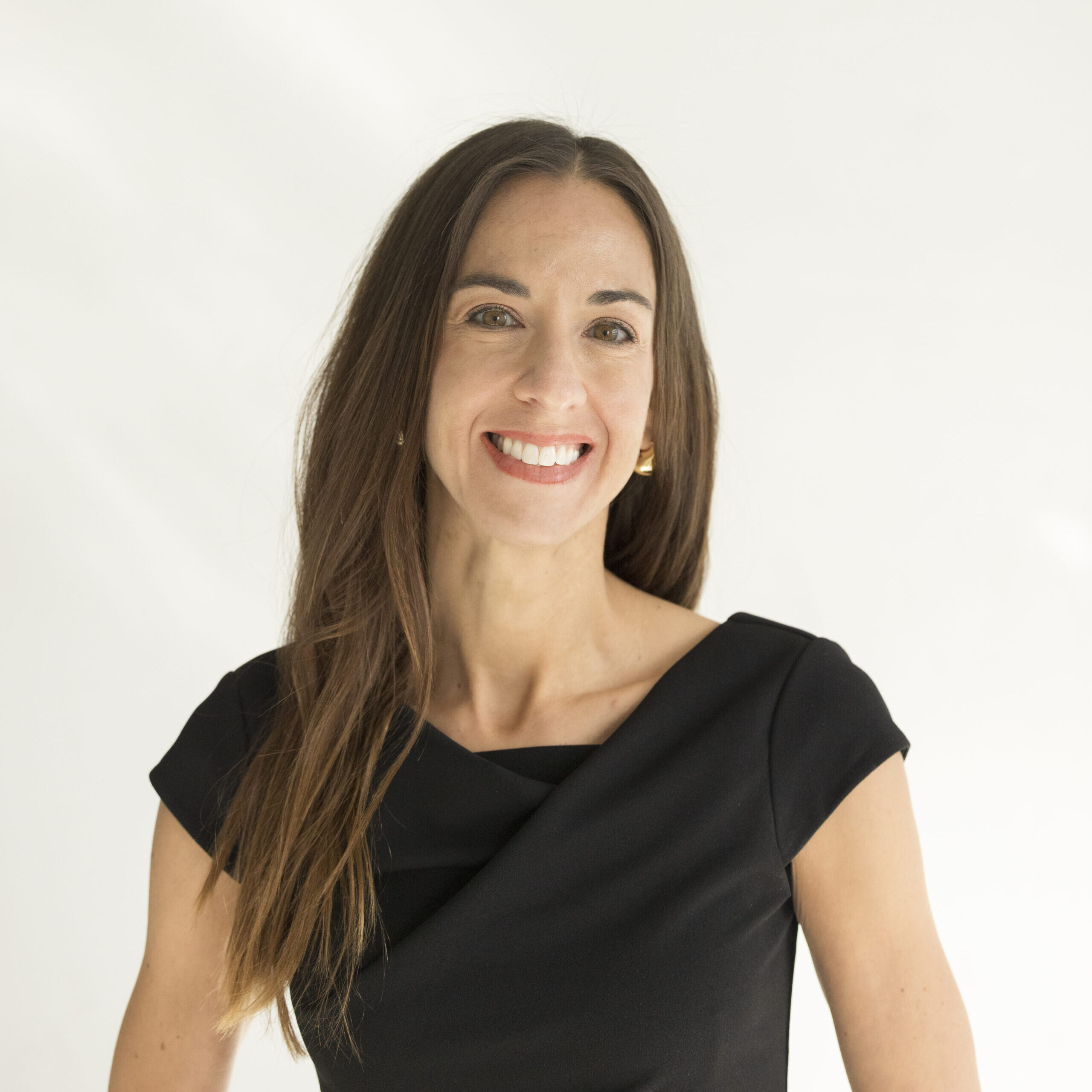 headshot of team member Liz
