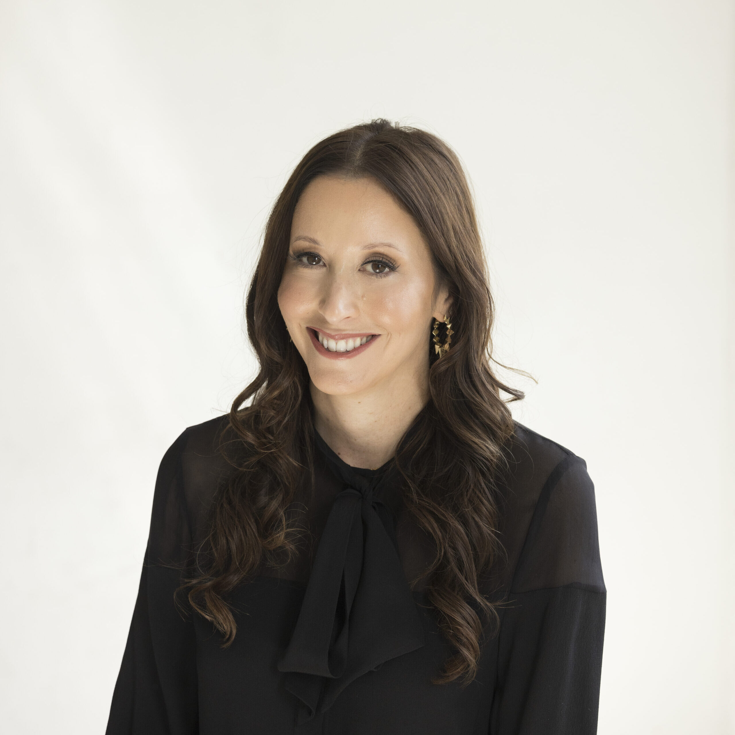 headshot of team member mindy